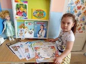 Йәсминә "Йәншишмә" бүләктәрен алып һөйөндө
